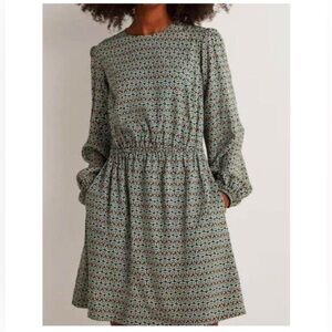 Boden Crew Neck Dress in Dandelion Pop Hunter Green Women’s size 12 Pockets